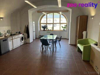 Pronájem 6 kanceláří 435 m² - 6
