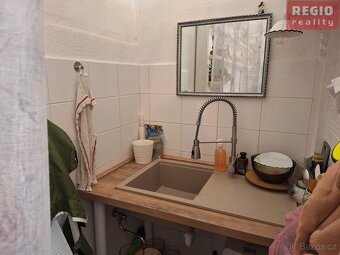 Pronájem komerčního prostoru 30 m2 u místeckého náměstí, uli - 6