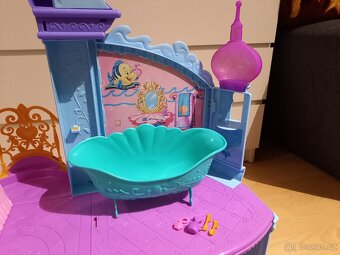 Palác Disney, domeček pro panenky - 6