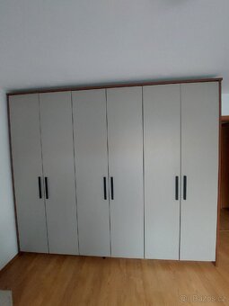 Studentska sestava se stolem - 6