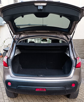 QASHQAI 1,6i - 6
