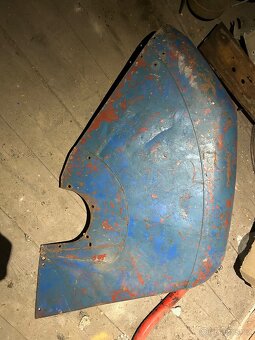 Levý blatník Zetor 3011 - 6