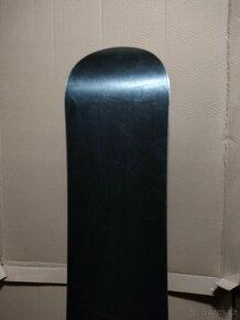 Prodám zánovní snowboard PRJECT 133cm dlouhý. - 6