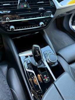 BMW 530e X-Drive Plug-in hybrid M Packet, rok 2021 - 6