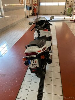 Honda CBR 1000f - 6
