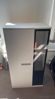 Moderní vitríny / skříňky 2 ks - 6