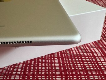 Prodám iPad 8. generace (A2270) – 32 GB, Wi-Fi, bílý - 6