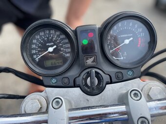 Honda Hornet 900 - 6