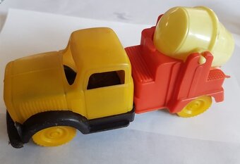 staré hračky mrkacia bábika, bakelit, domiešavač, ČZ prasa - 6