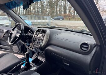 Toyota Rav4 2.0 D-4D 4x4 nafta manuál 85 kw - 6