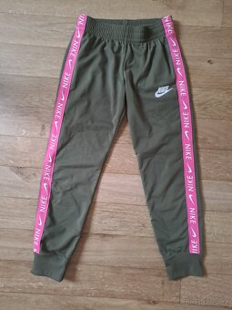 Sportovní souprava NIKE vel. 10-11 let - 6