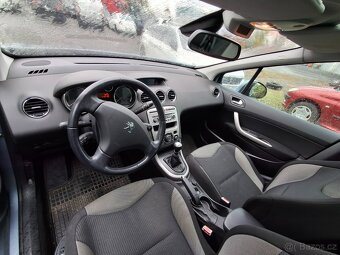 Peugeot 308 SW havarovaný - 6