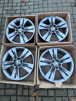 ORIGINÁL Alu Škoda MYTIKAS R18, 5x112 - TOP STAV - 6