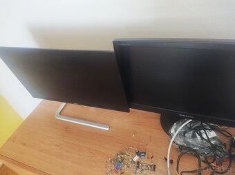 Monitory, kabelaže, diody, 13x Základní deska, notebook - 6