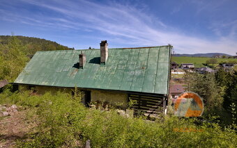 Roubená chalupa v lese - 6