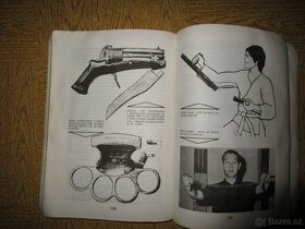 Knihu Zbraně pro sebeobranu Zdeněk Faktor Magnet Press 1993 - 6