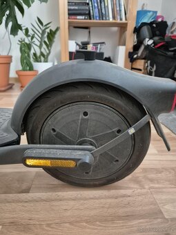 Ninebot Kickscooter F2 Plus - 6
