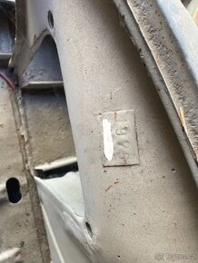 Tatra 603-2 r.75 - hola karoseria + 4x-dvere komplet+kufor Z - 6