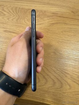 iPhone 11 64 GB Black - 6