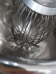 Kuchyňský robot 10 L cukrářský profi hnětač šlehač - 6