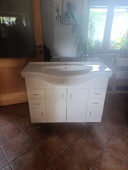 Koupelnová skříňka s umyvadlem - 6