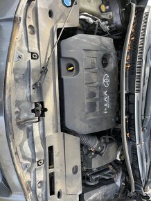 Toyota Auris 1,6i-91kw rok 2007 -náhradní díly - 6