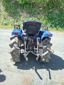 Traktor ISEKI - 6