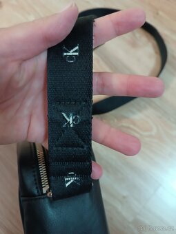 Kabelka Calvin Klein s popruhem - 6