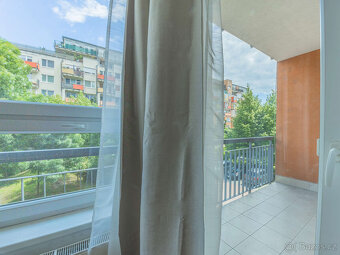 Moderní světlý byt 2+kk (51 m²) s lodžií a garážovým stáním, - 6