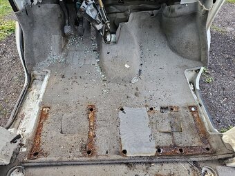 Koberec podlaha VW T5 T5.1 - 6