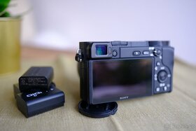 Videokamera Sony Alpha 6400 + 16-50 mm f3.5-5.6 - 6