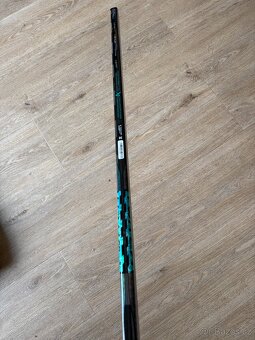 Hokejka Bauer TWITCH, pravá, P28, flex 70 - 6