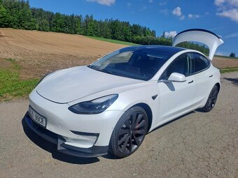 Tesla 3 Performance pronájem - 6