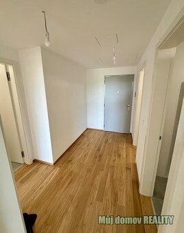 Pronájem nadstandardního bytu 2+kk, 54 m s lodžií, sklepem a - 6