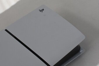 PlayStation 5 (verze slim) s mechanikou ,záruka rok Zánovní - 6
