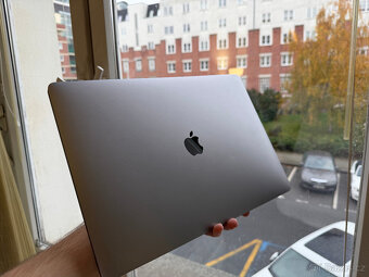 MacBook Pro 2018 15", 1 TB, 32 GB RAM - 6