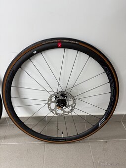 Silniční výplety Fulcrum Racing 3 DB, Pláště Vittoria - 6