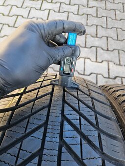 Zimní Goodyear 235/55/17 - 6