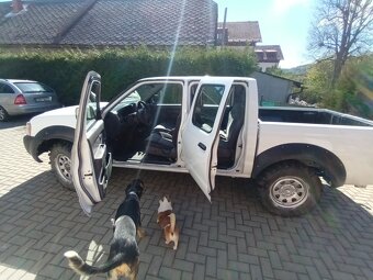 Nissan Navara Double-cab 2,5 TDI 4x4 - 6