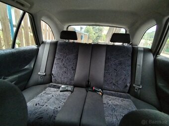 Mazda 323 hatch - 6