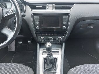 Škoda Octavia kombi 2,0TDi 110kW 4x4 AUTO A/C - 6