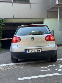 Volkswagen Golf V 1.6 - 6