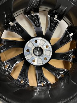 Škoda Superb III a IV Nová originální sada R19 - 6