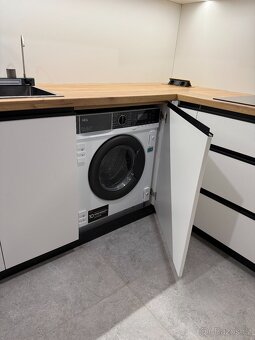 Kuchyně na míru – bílá + dřevo | Vestavěné spotřebiče - 6