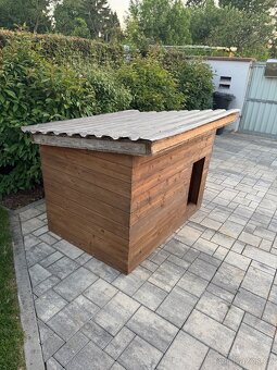 K prodeji zateplenou psí boudu pro středně velké plemeno. - 6