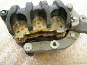 Brzdový strmeň Honda SH 300(125,150) - 6