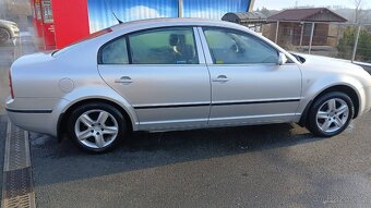 Škoda Superb V6 2.8 2005 krásné vládní auto manuál 142kW - 6