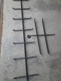 Funkcionalistická mříž na vstupní dveře a na malé okno - 6