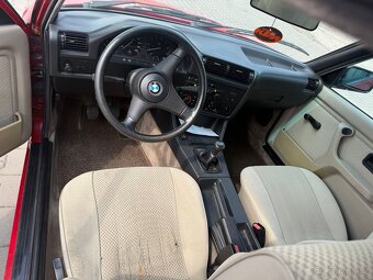 BMW 320i coupe - 6