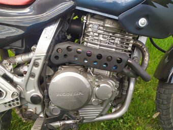 Honda NX 650 Dominator - 6